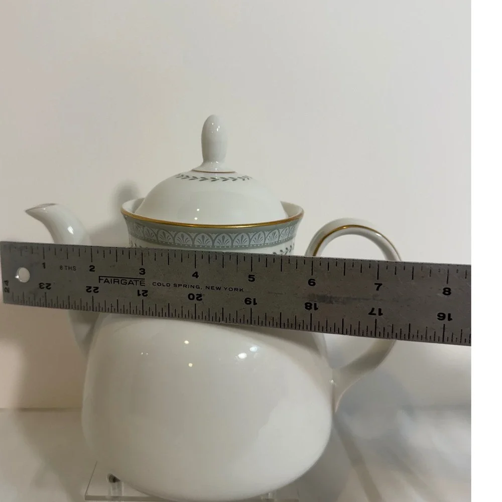 Royal Doulton Berkshire Teapot TC 1021 Fine China White Gold Green England 7.5in